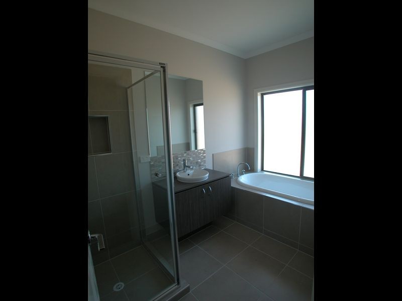 28 Bedervale Loop, Doreen VIC 3754