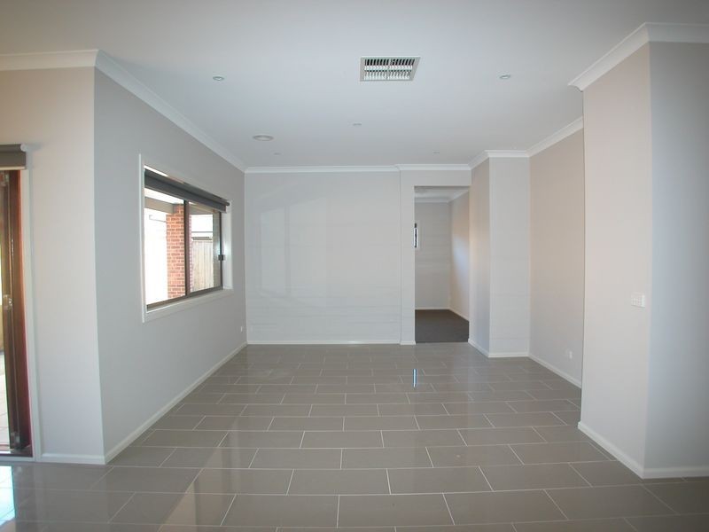 28 Bedervale Loop, Doreen VIC 3754