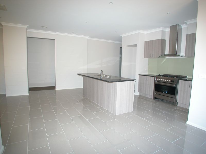 28 Bedervale Loop, Doreen VIC 3754