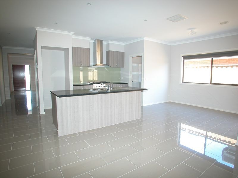 28 Bedervale Loop, Doreen VIC 3754