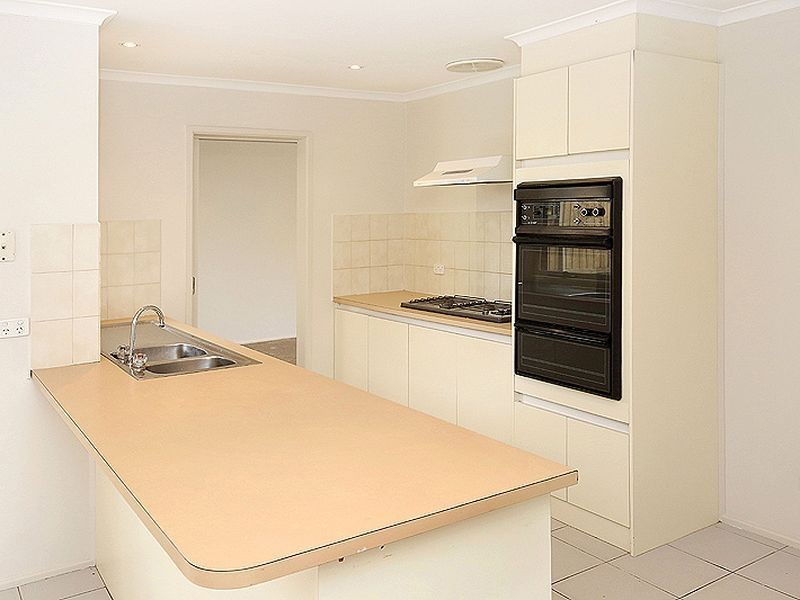 67 Prince Of Wales Avenue, Mill Park VIC 3082