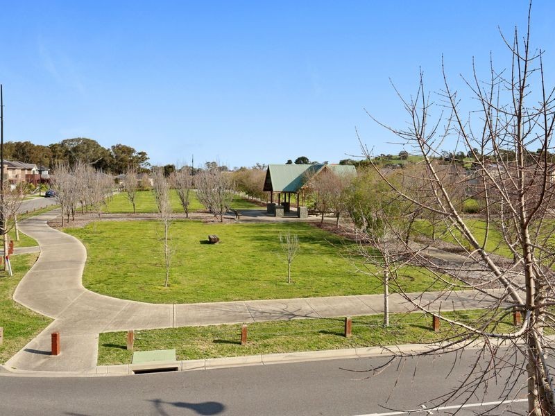 15 Hampden Green, South Morang VIC 3752