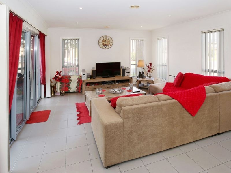 15 Hampden Green, South Morang VIC 3752