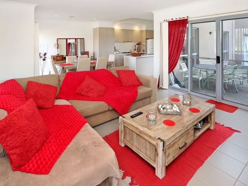 15 Hampden Green, South Morang VIC 3752