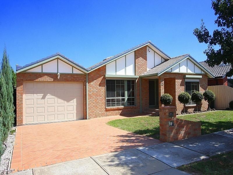 13 Fenech Close, Mill Park VIC 3082