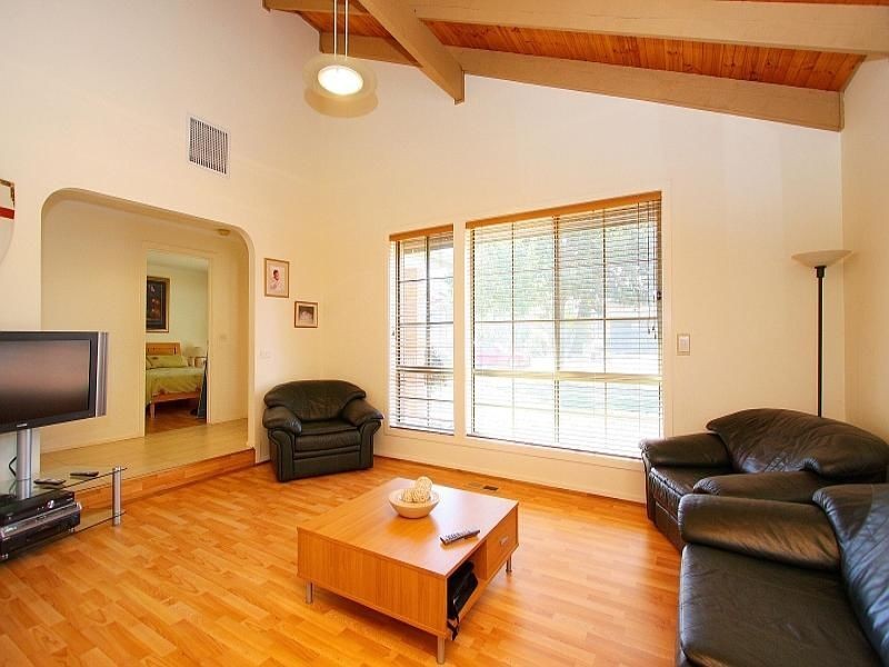 13 Fenech Close, Mill Park VIC 3082