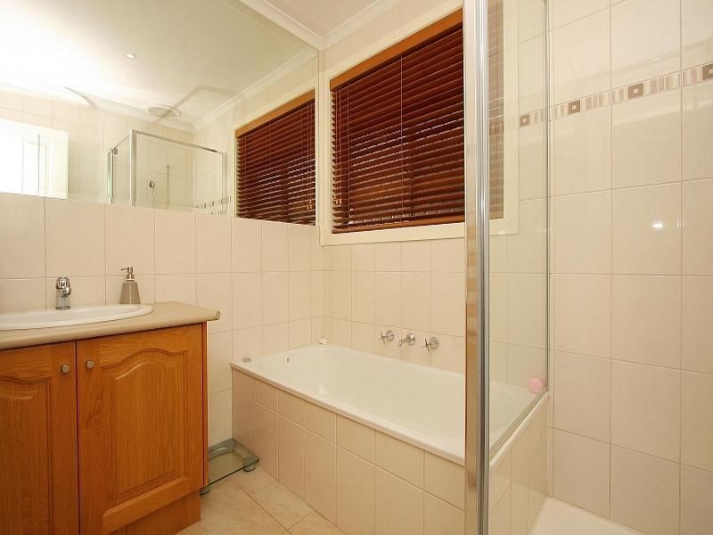 13 Fenech Close, Mill Park VIC 3082