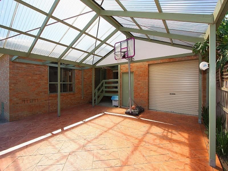 13 Fenech Close, Mill Park VIC 3082