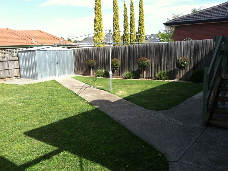 13 Fenech Close, Mill Park VIC 3082