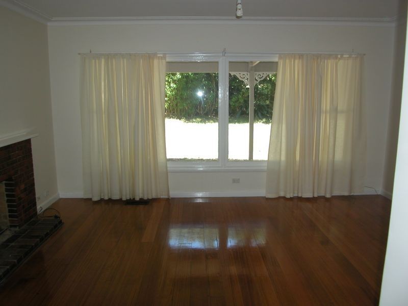 166 Grimshaw Street, Greensborough VIC 3088