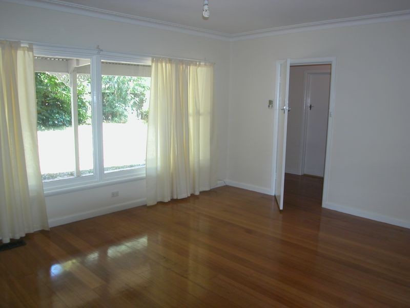 166 Grimshaw Street, Greensborough VIC 3088