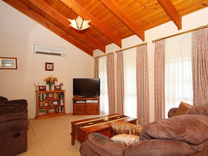 12 Bluegum Court, Mill Park VIC 3082