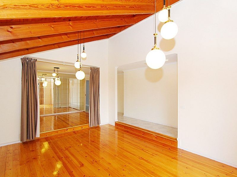 34 Bowman Drive, Mill Park VIC 3082