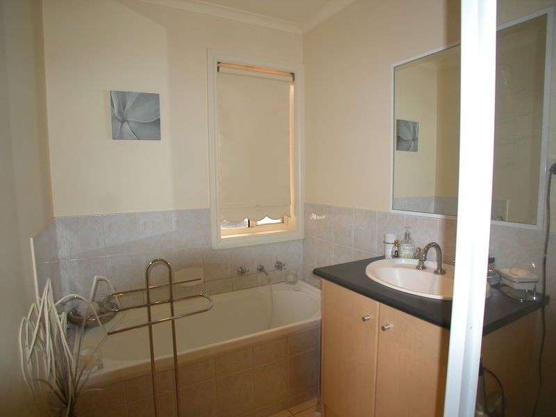 2/4 Capri Close, South Morang VIC 3752