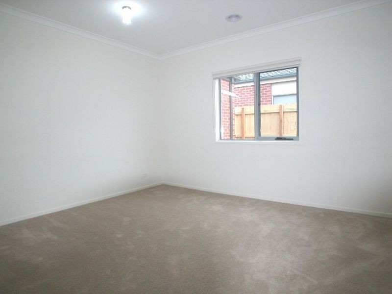 35 Sunstone Boulevard, Doreen VIC 3754