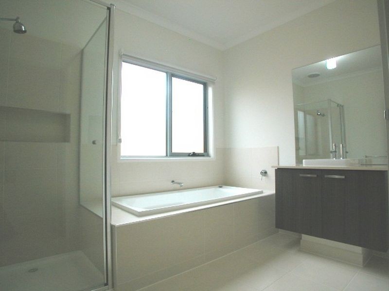 35 Sunstone Boulevard, Doreen VIC 3754