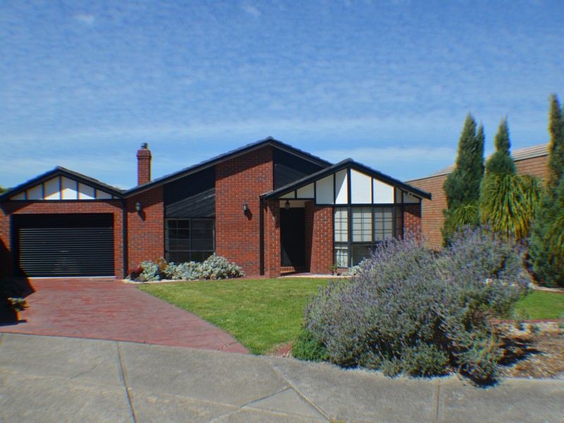 12 Fenech Close, Mill Park VIC 3082