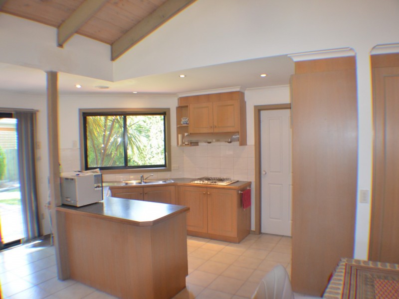 12 Fenech Close, Mill Park VIC 3082