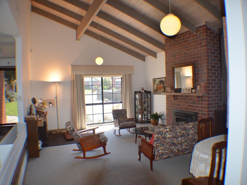 12 Fenech Close, Mill Park VIC 3082