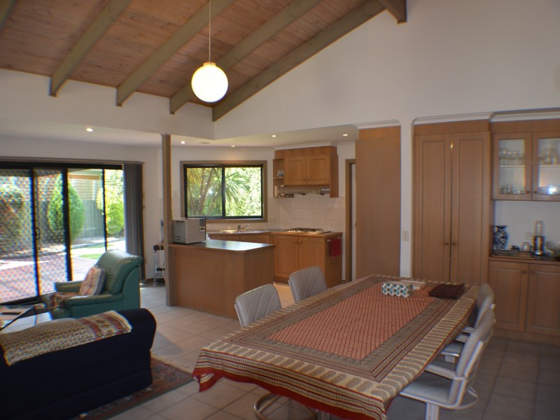 12 Fenech Close, Mill Park VIC 3082