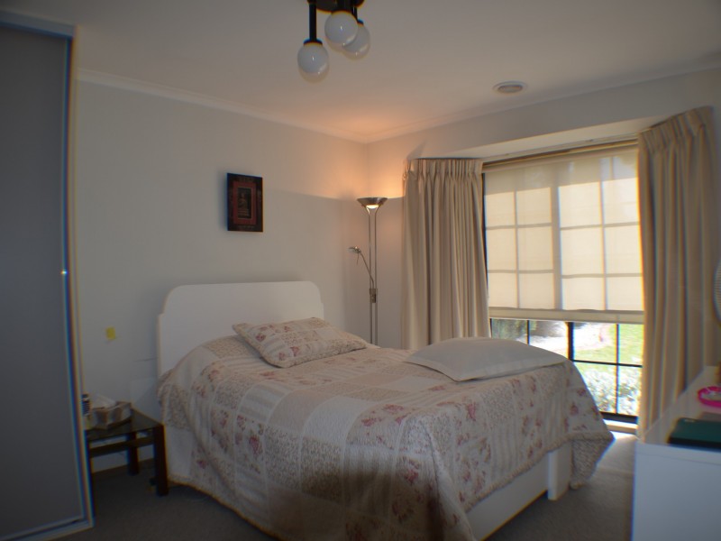 12 Fenech Close, Mill Park VIC 3082