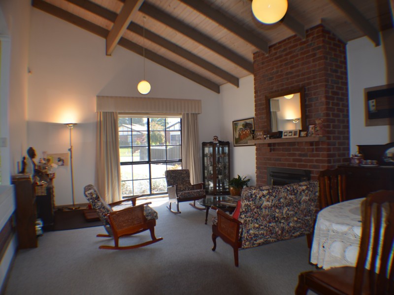 12 Fenech Close, Mill Park VIC 3082