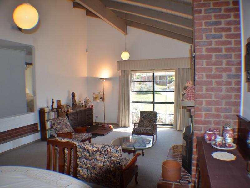 12 Fenech Close, Mill Park VIC 3082