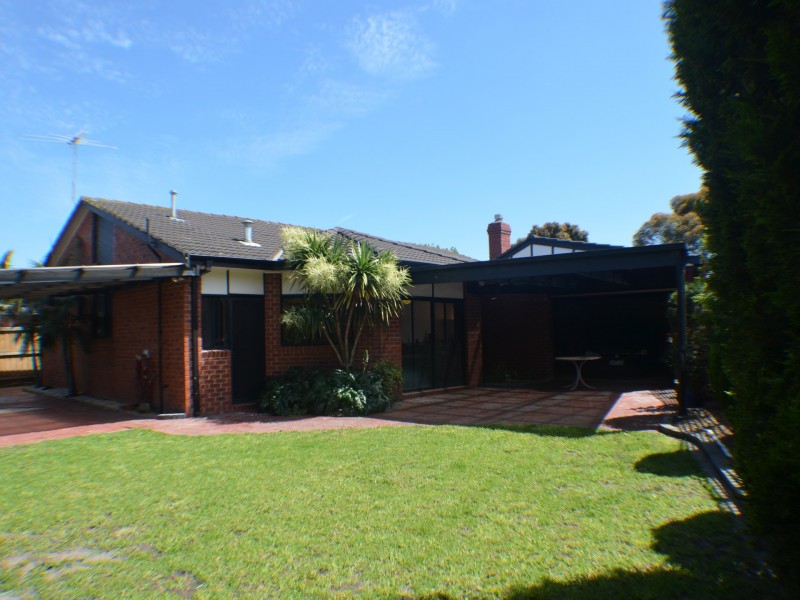 12 Fenech Close, Mill Park VIC 3082