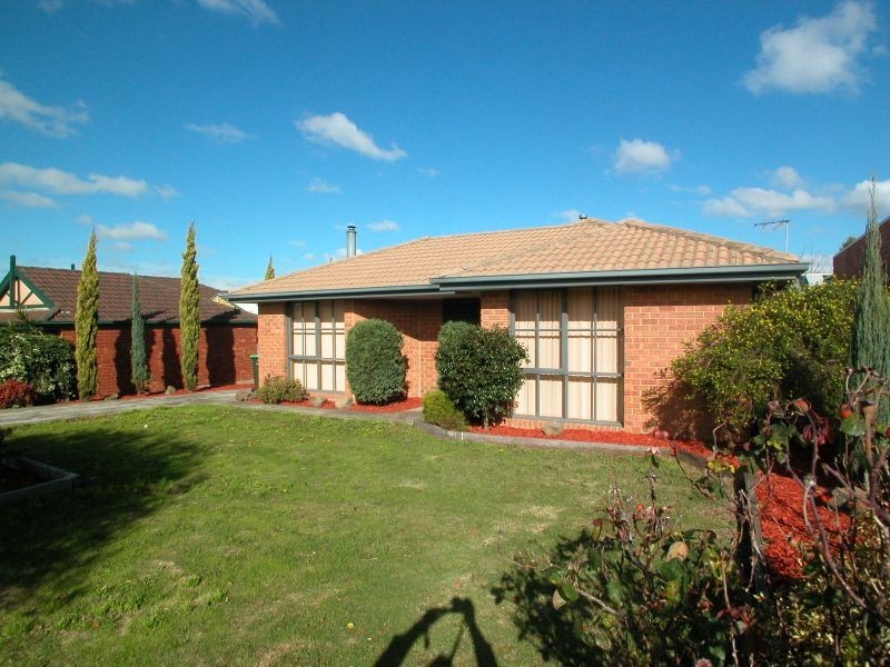 11 Carbon Crescent, Mill Park VIC 3082
