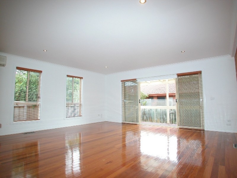 1/17 Pickworth Drive, Mill Park VIC 3082