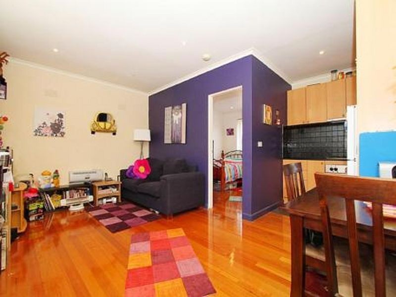 8/72 Kingwilliam Street, Reservoir VIC 3073