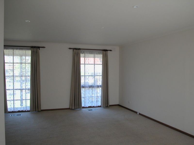 6 Mockridge Drive, Mill Park VIC 3082