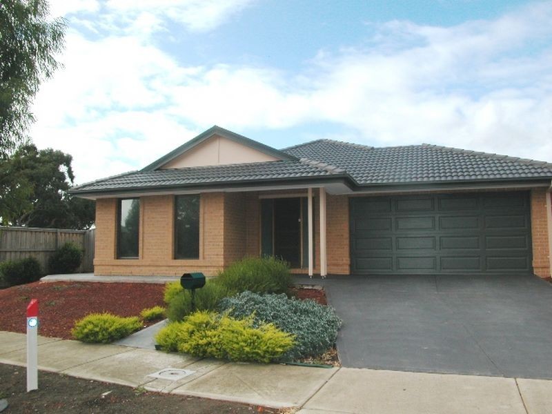 10 Willie-Wagtail Drive, South Morang VIC 3752