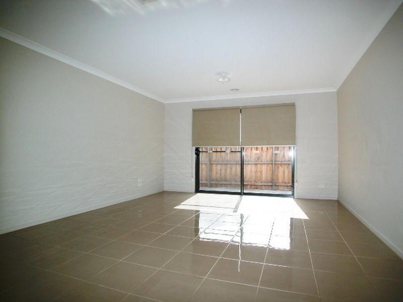 10 Willie-Wagtail Drive, South Morang VIC 3752