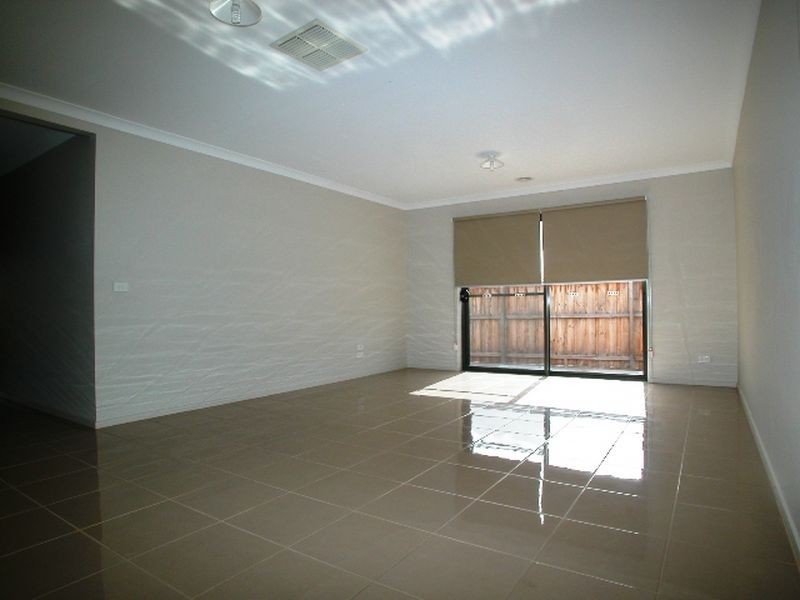 10 Willie-Wagtail Drive, South Morang VIC 3752