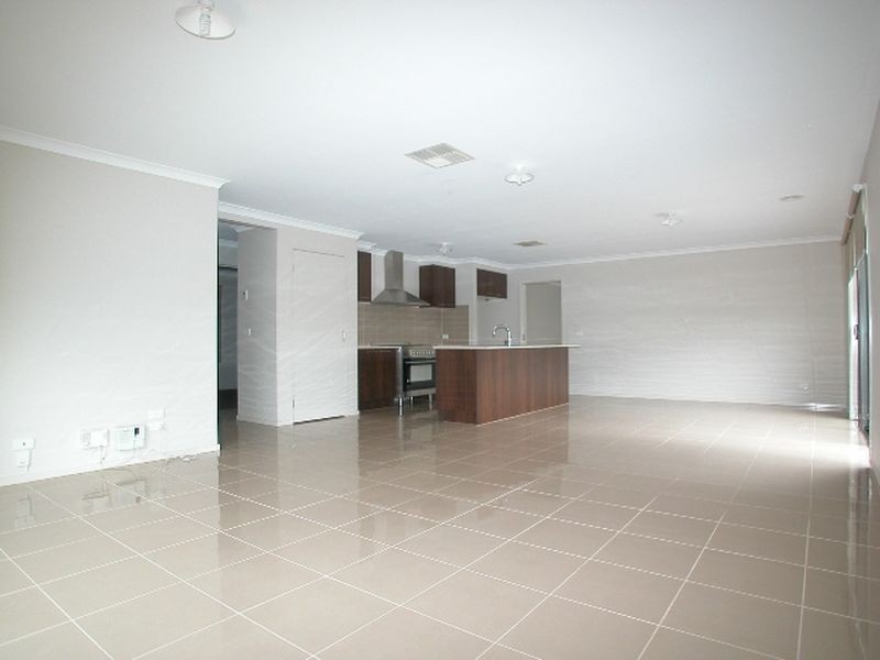 10 Willie-Wagtail Drive, South Morang VIC 3752