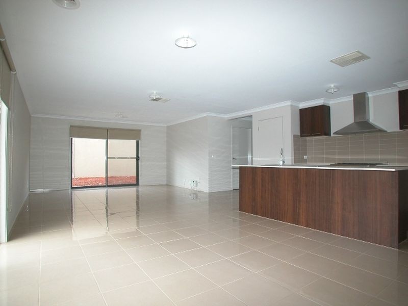 10 Willie-Wagtail Drive, South Morang VIC 3752