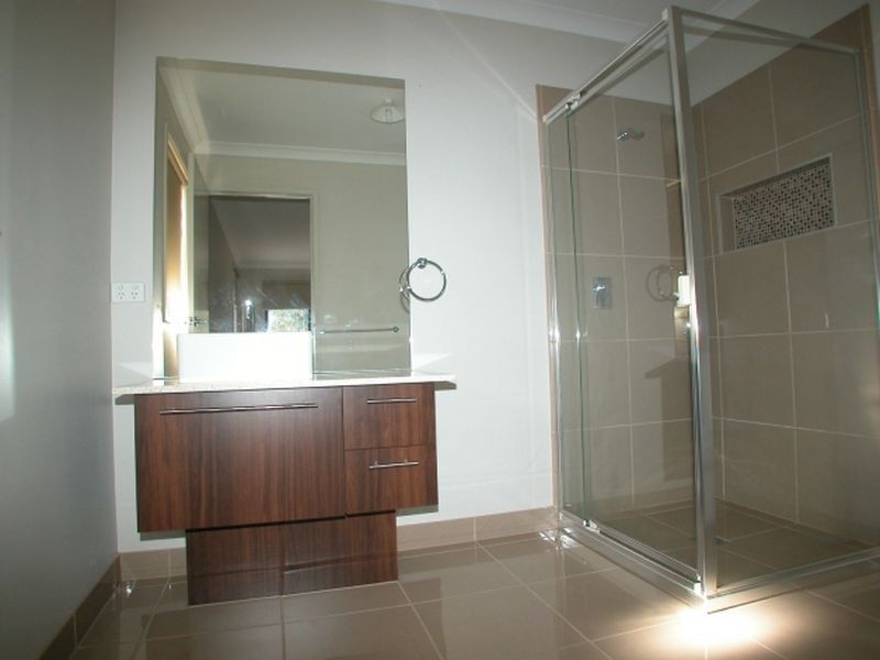 10 Willie-Wagtail Drive, South Morang VIC 3752