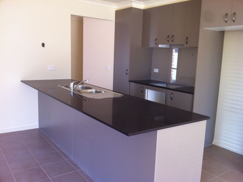 4 Moffat Drive, Lalor VIC 3075