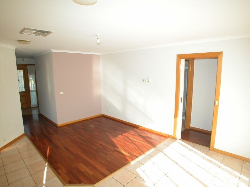 1/14 Rule Close, Mill Park VIC 3082