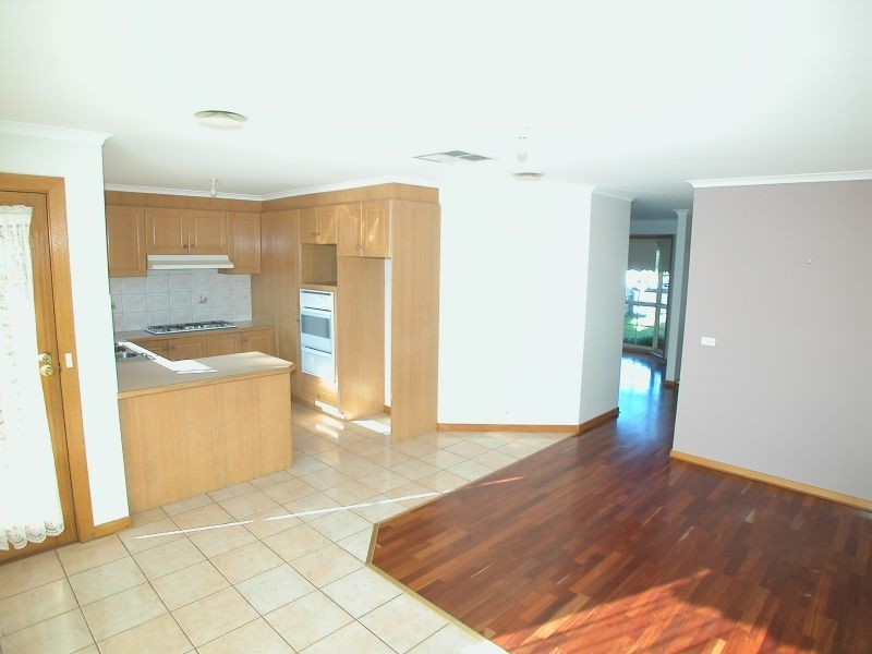 1/14 Rule Close, Mill Park VIC 3082