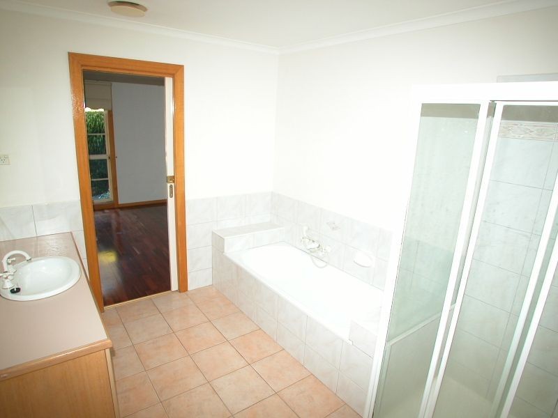 1/14 Rule Close, Mill Park VIC 3082