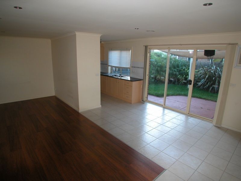 2/4 Capri Close, South Morang VIC 3752