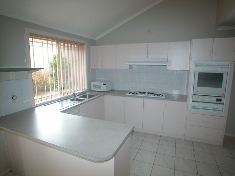 Unit 2/16 Carroll Crescent, Mill Park VIC 3082