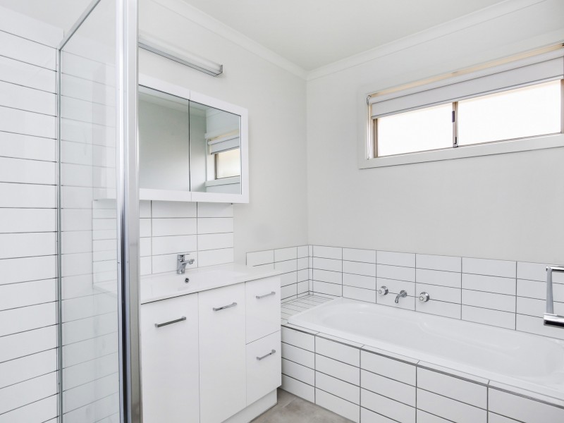 42 Friendship Avenue, Mill Park VIC 3082