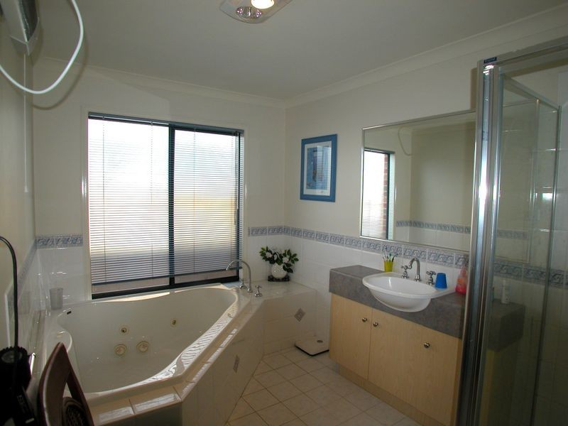 6 Gleditsia Way, Bundoora VIC 3083