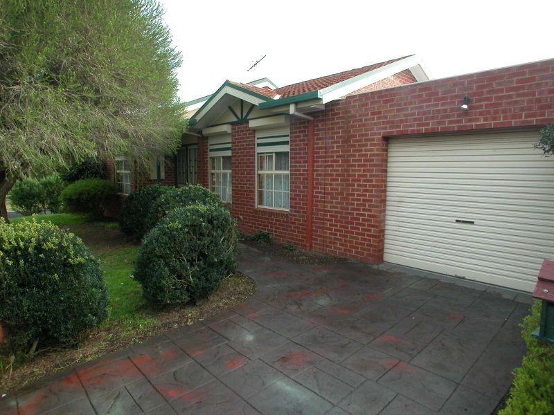 8 Hurlstone Crescent, Mill Park VIC 3082