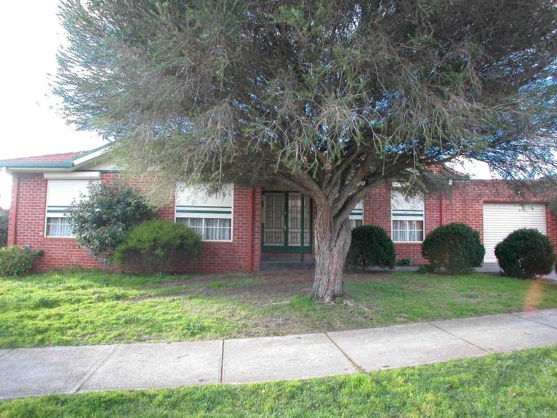 8 Hurlstone Crescent, Mill Park VIC 3082