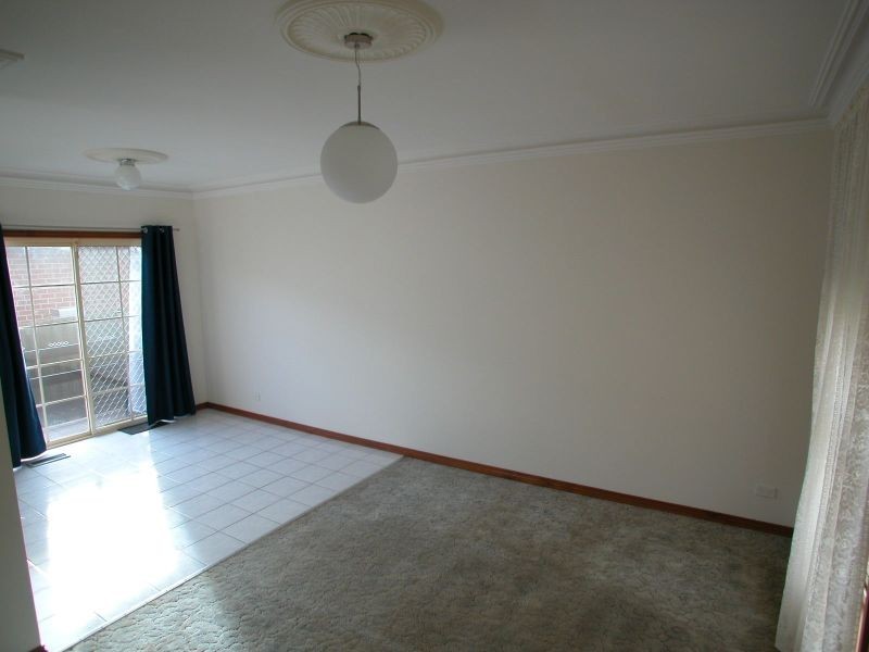 8 Hurlstone Crescent, Mill Park VIC 3082