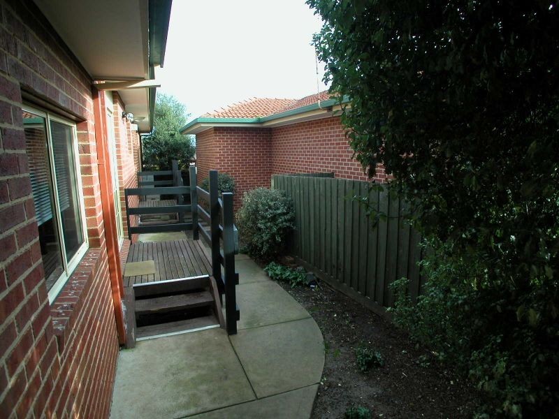 8 Hurlstone Crescent, Mill Park VIC 3082